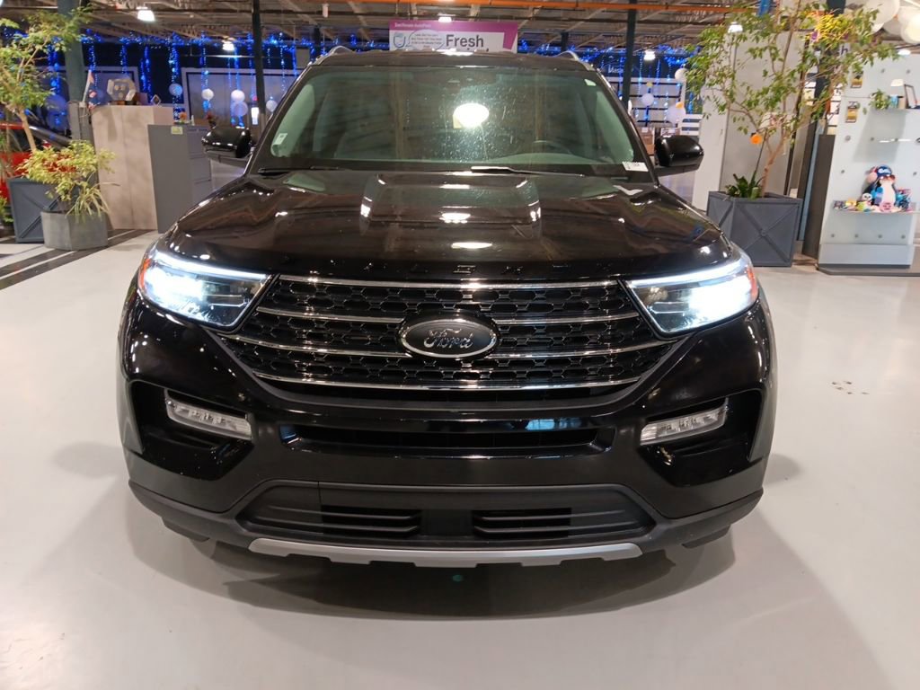 Used 2023 Ford Explorer XLT w/ Equipment Group 202A image 3