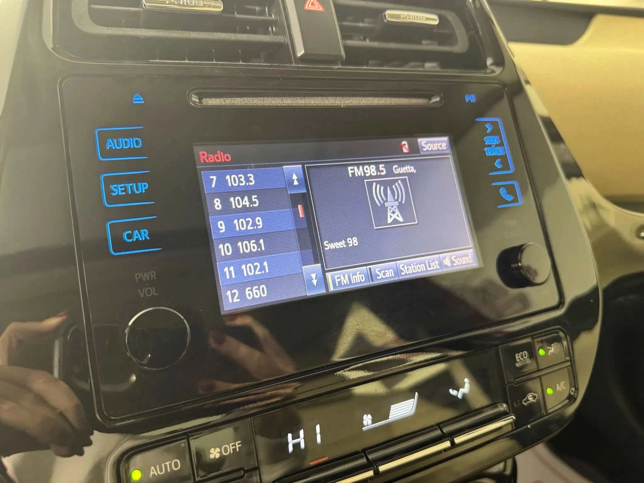 Used 2019 Toyota Prius XLE FWD image 20