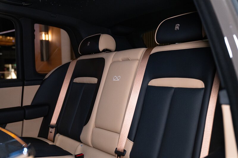 Used 2027 Rolls-Royce Cullinan Black Badge AWD/4WD image 28
