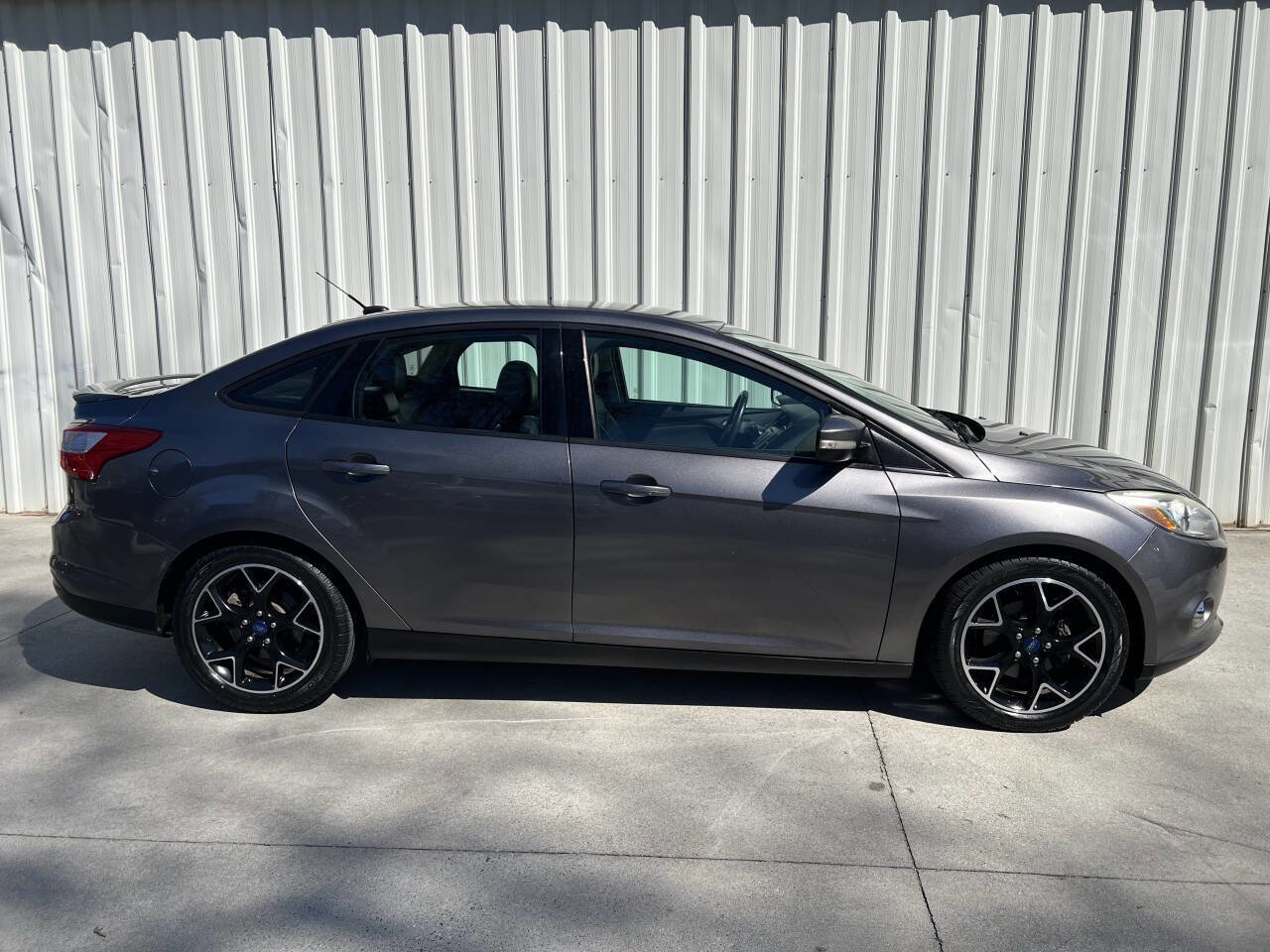 Used 2014 Ford Focus SE w/ Equipment Group 201A image 2