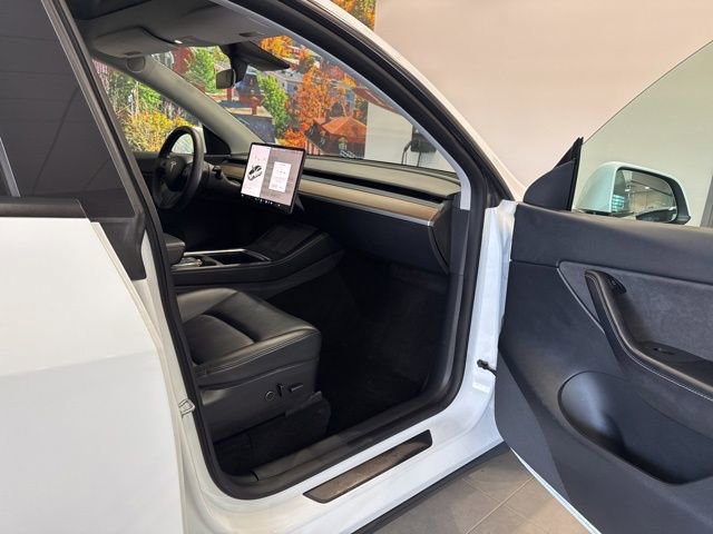 Used 2021 Tesla Model Y Long Range image 50