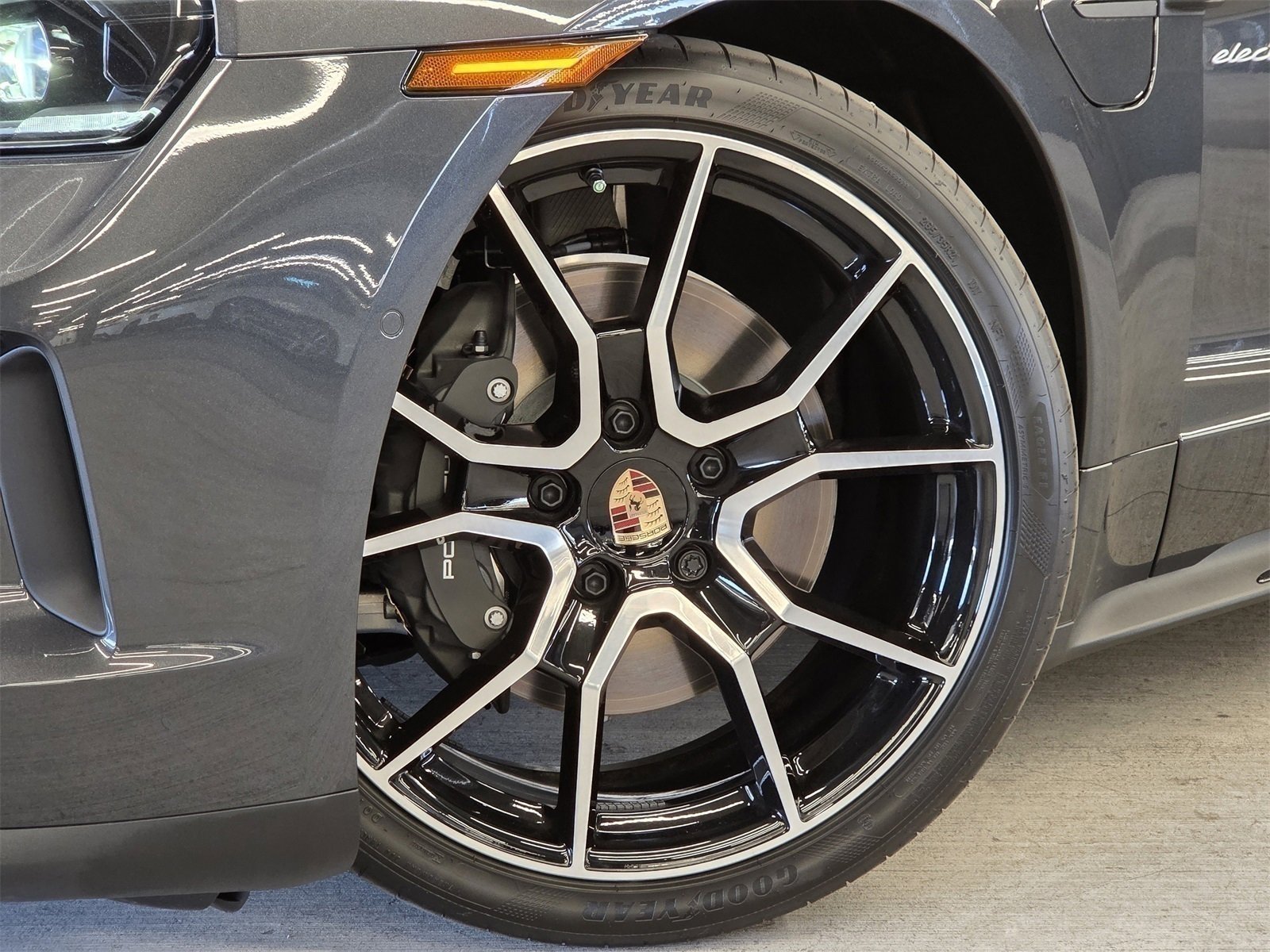 Used 2025 Porsche Taycan image 25