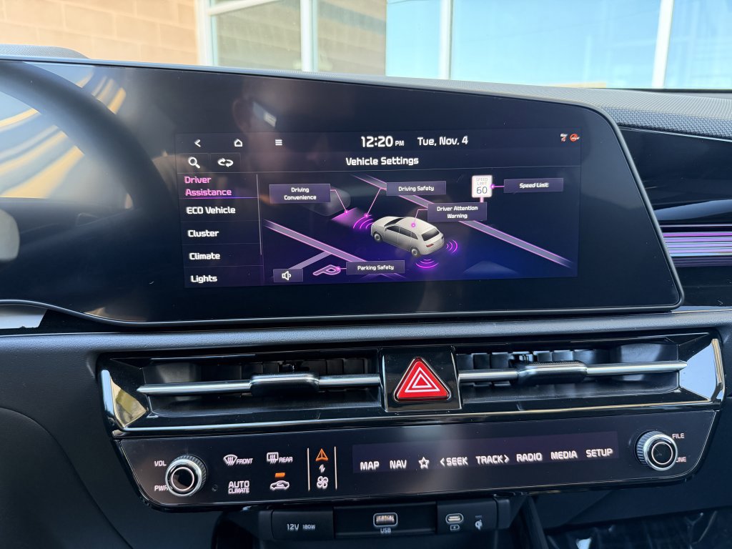 Used 2023 Kia Niro EX Touring image 25