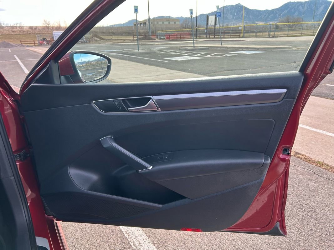 Used 2016 Volkswagen Passat 1.8T R-Line image 14