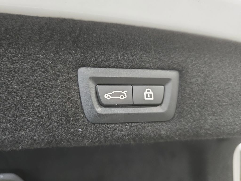 Used 2021 BMW 740i w/ M Sport Package RWD image 30