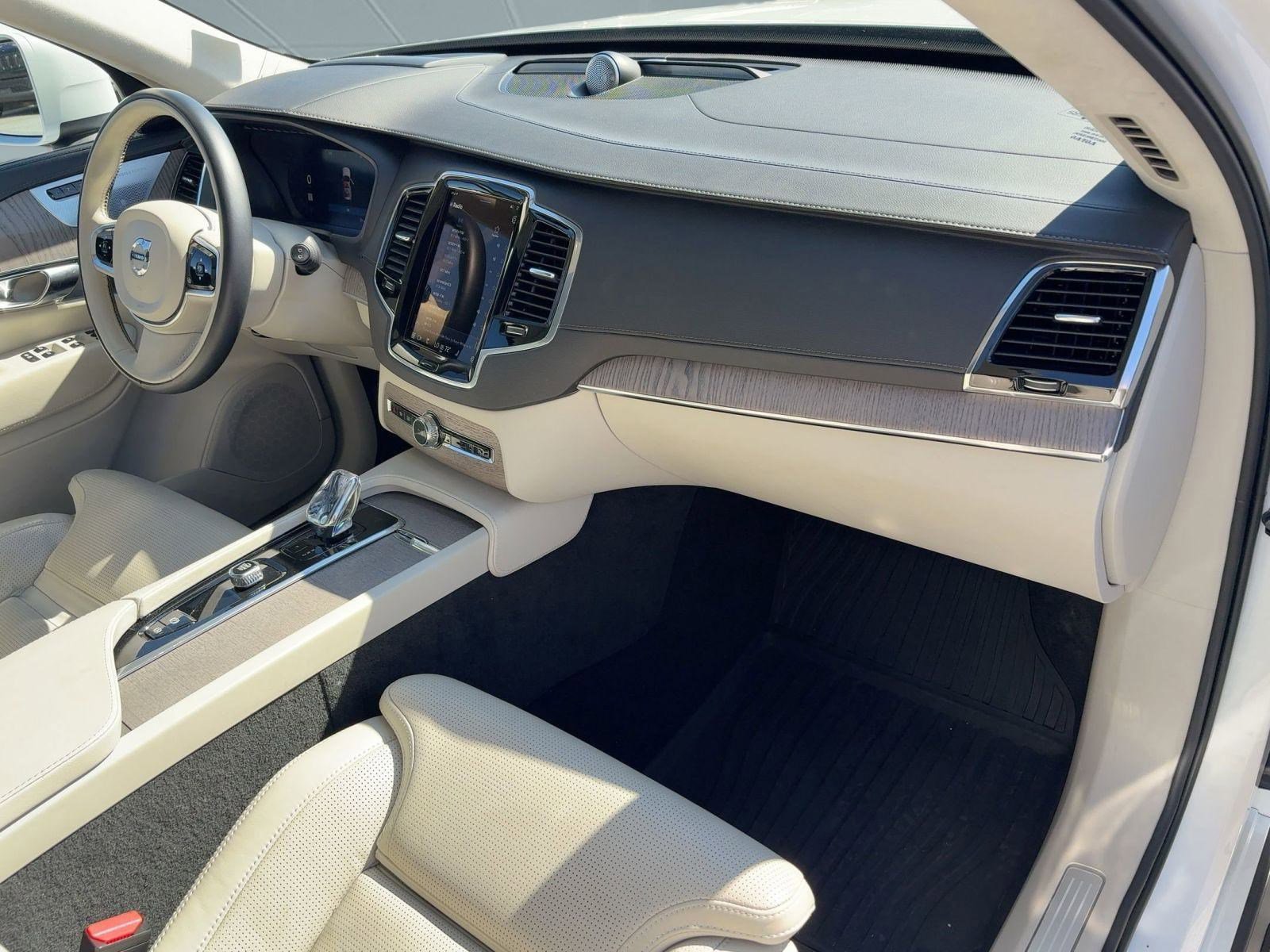 Certified 2023 Volvo XC90 B6 Ultimate w/ Lounge Package image 31