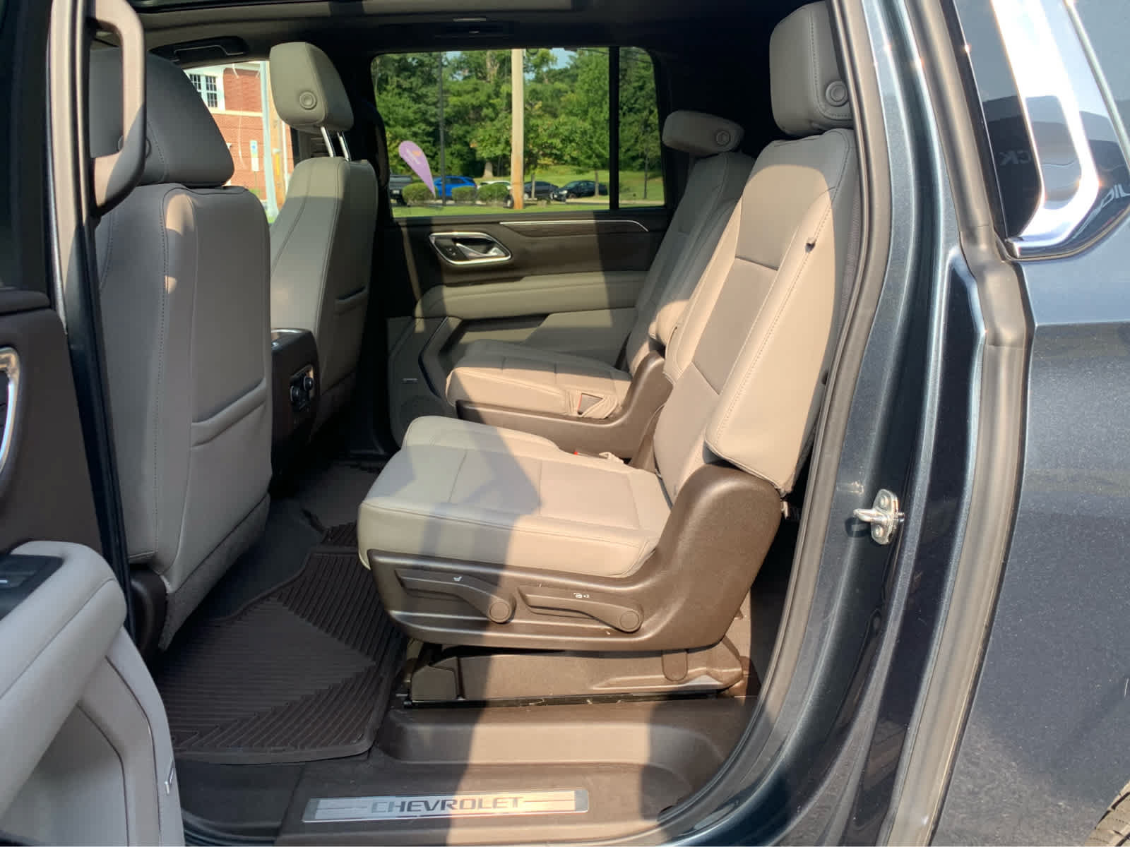 Used 2021 Chevrolet Suburban LT AWD/4WD image 23