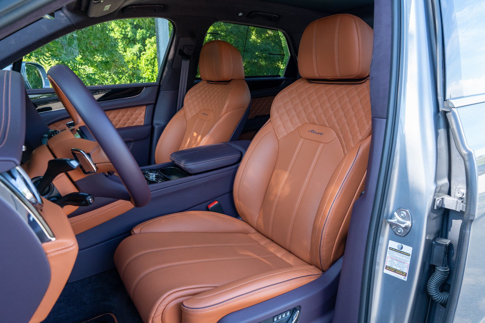 Used 2023 Bentley Bentayga AWD/4WD image 15
