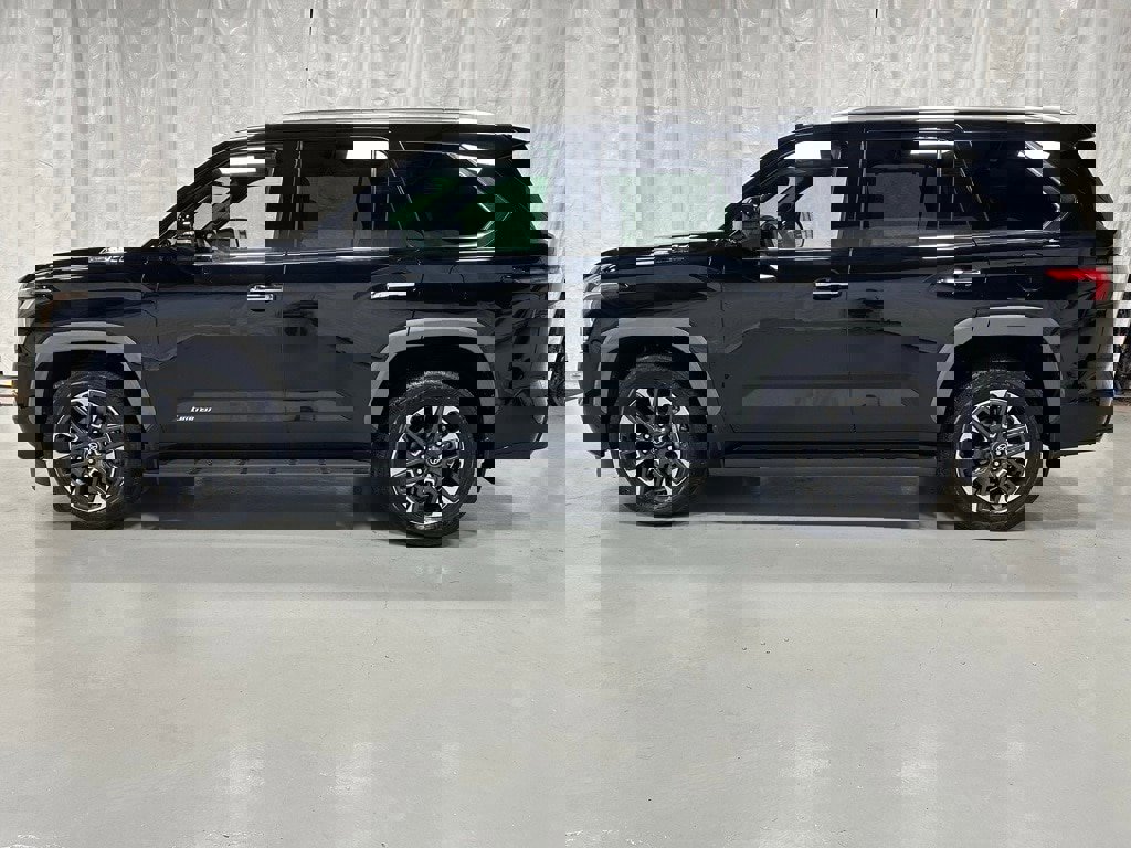 Used 2025 Toyota Sequoia Limited image 4