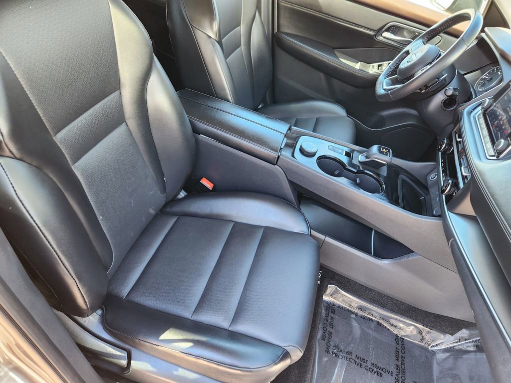 Used 2023 Nissan Rogue SV w/ SV Premium B Package image 11