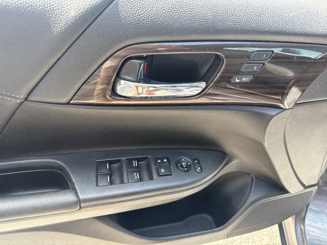 Used 2017 Honda Accord EX-L image 17