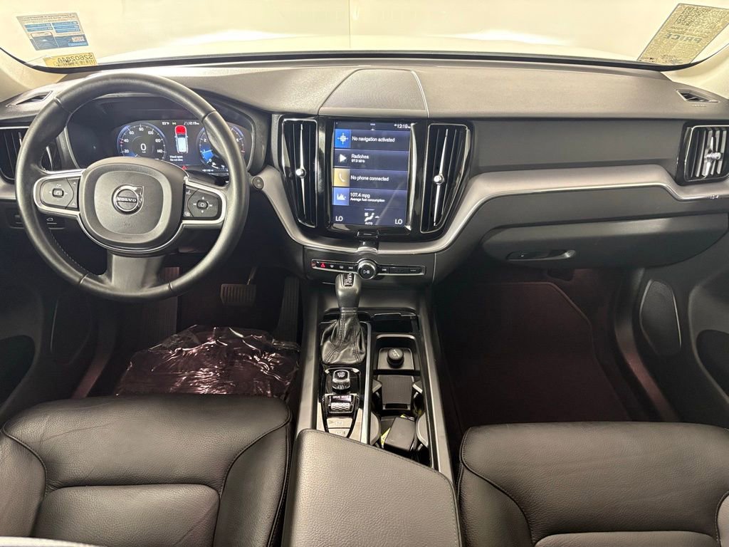 Used 2020 Volvo XC60 T5 Momentum image 36