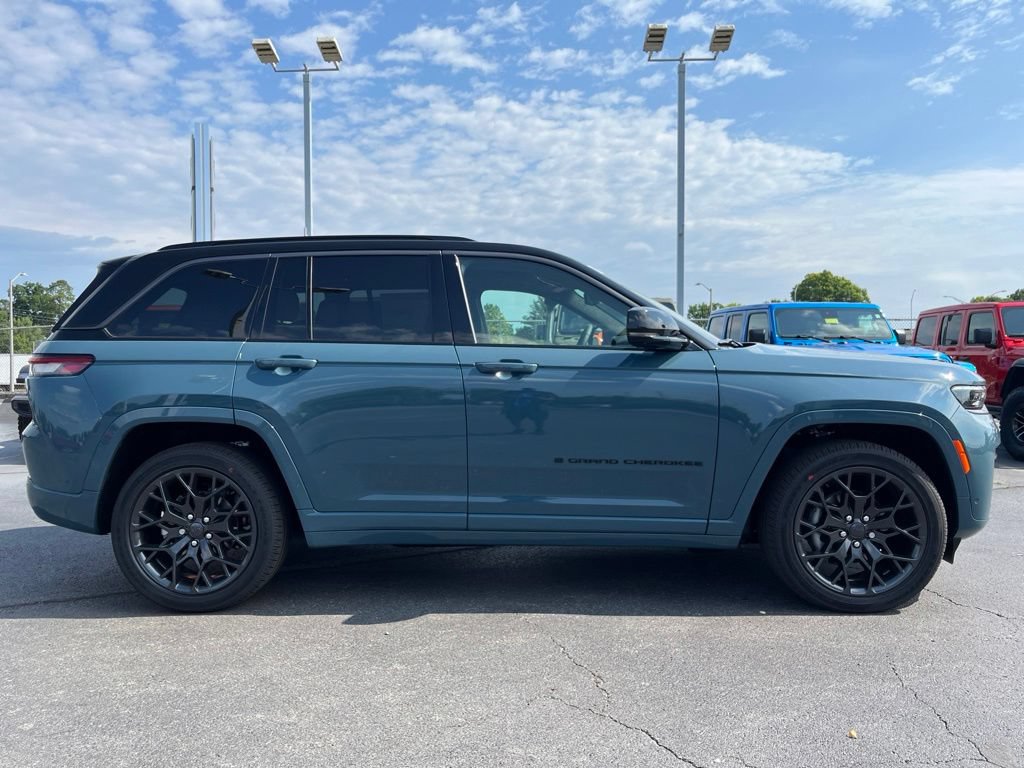 New 2026 Jeep Grand Cherokee Summit w/ Obsidian Package AWD/4WD image 43