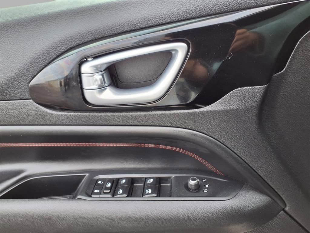 Used 2023 Jeep Compass Trailhawk image 16