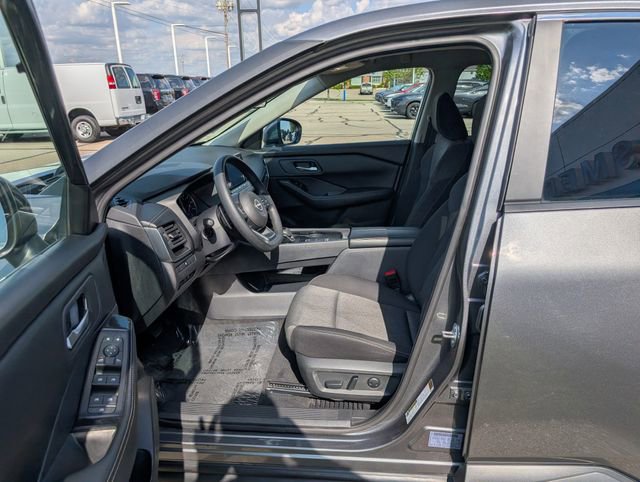 Used 2024 Nissan Rogue SV image 10