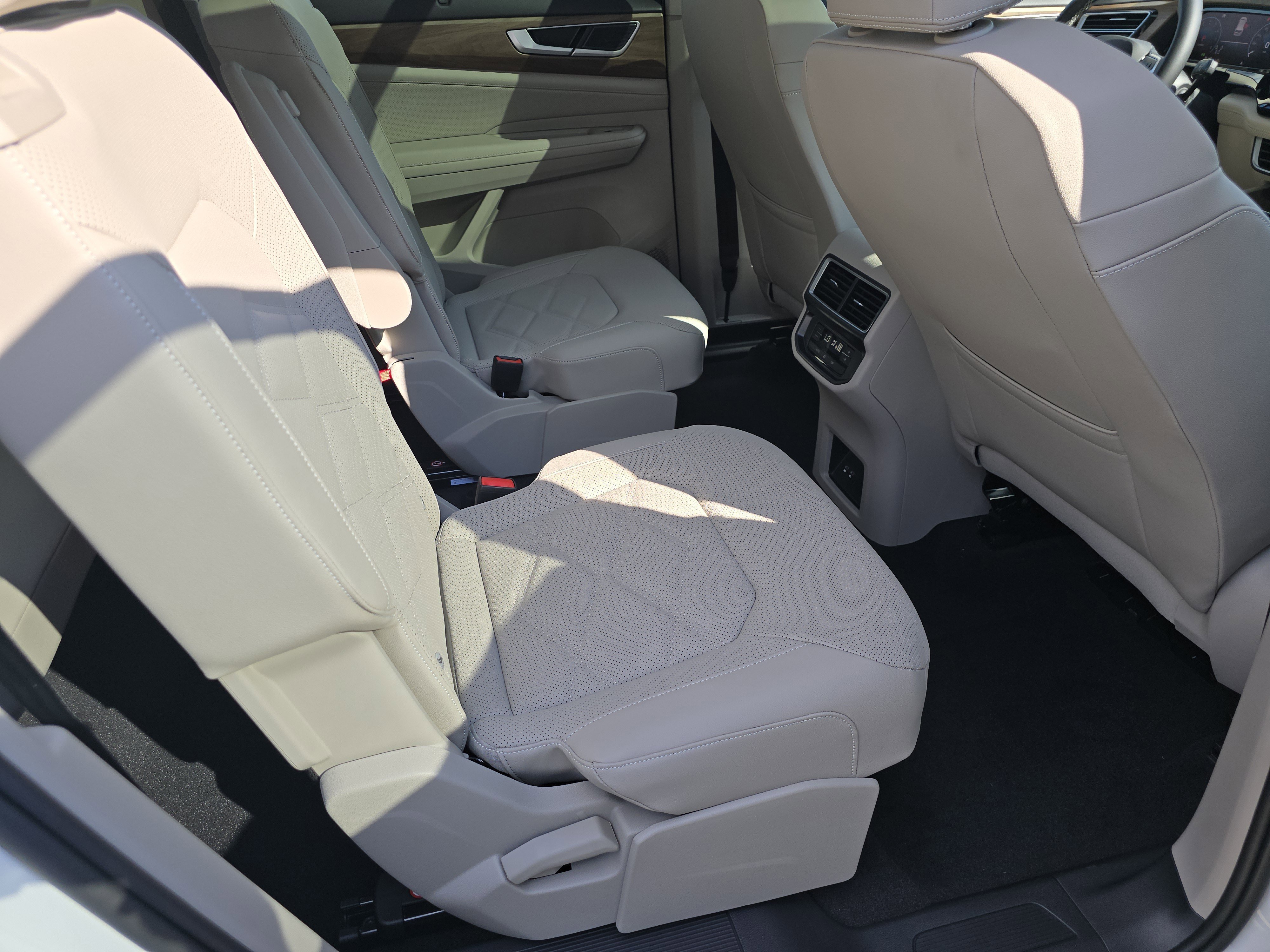 New 2026 Volkswagen Atlas SE image 19