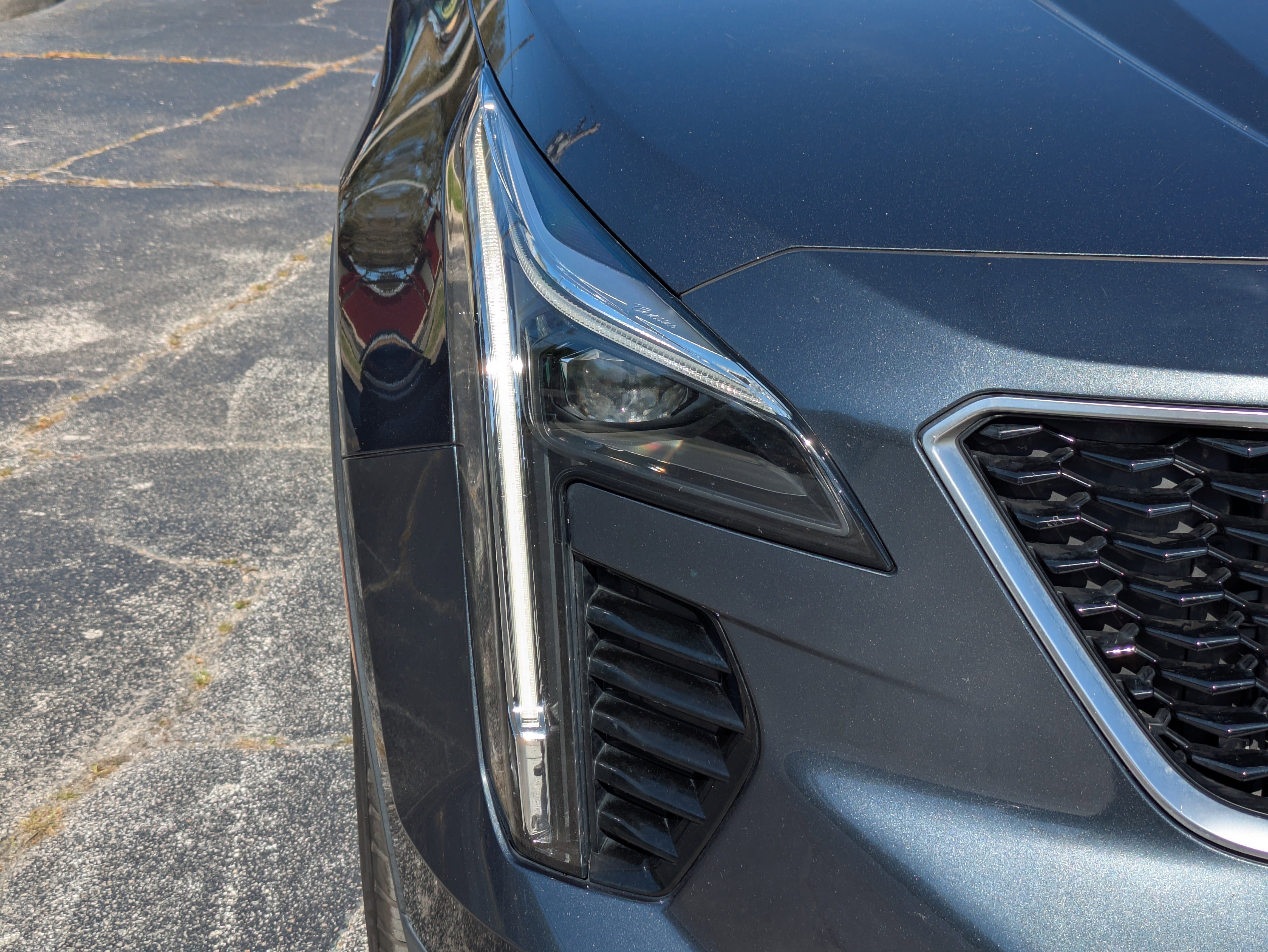 Certified 2019 Cadillac XT4 Sport w/ Technology Package FWD image 10