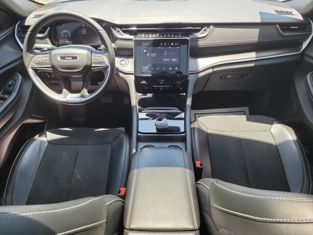 Used 2024 Jeep Grand Cherokee Altitude RWD image 13