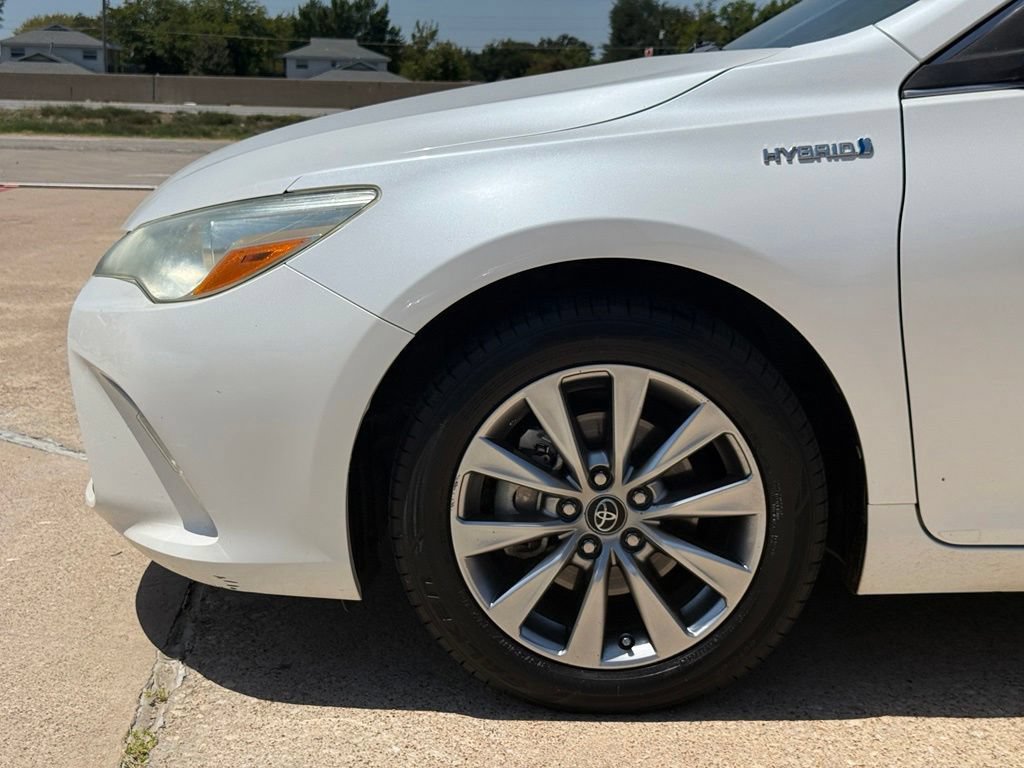 Used 2017 Toyota Camry XLE w/ Moonroof Package FWD image 25