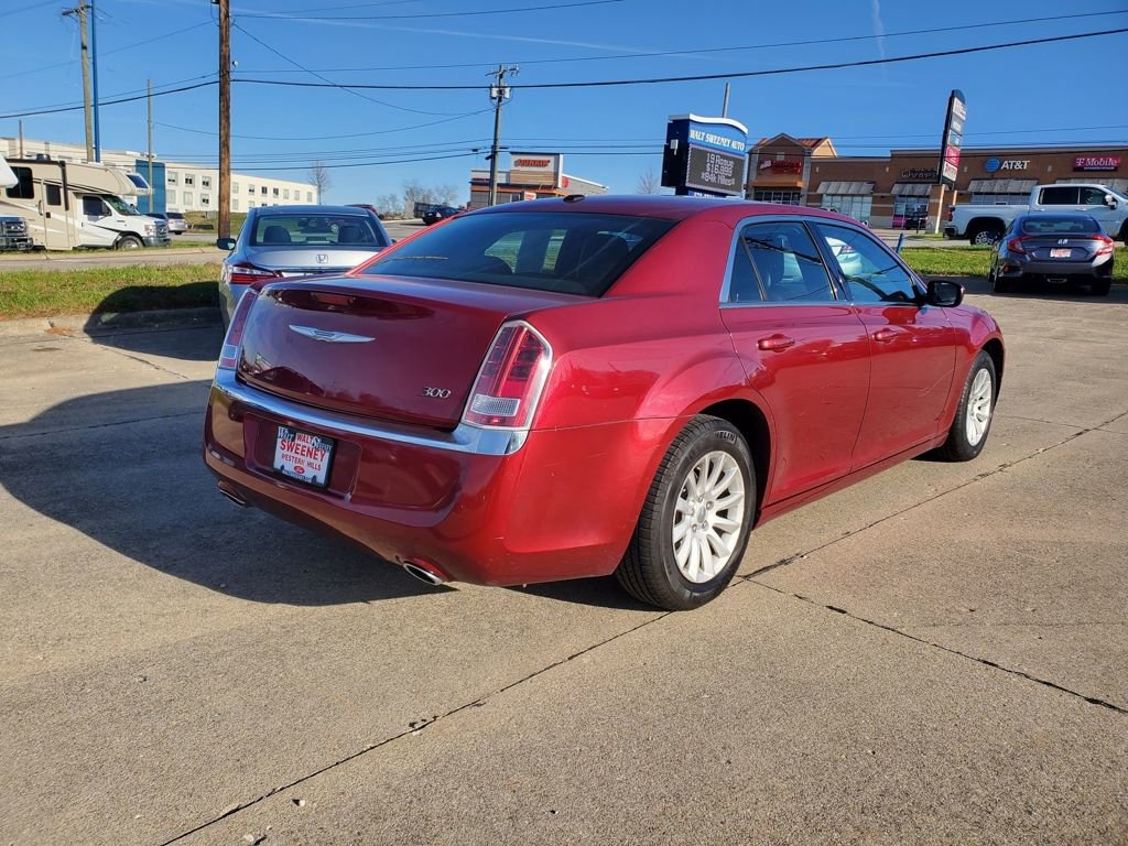 Used 2014 Chrysler 300 w/ Driver Convenience Group image 4