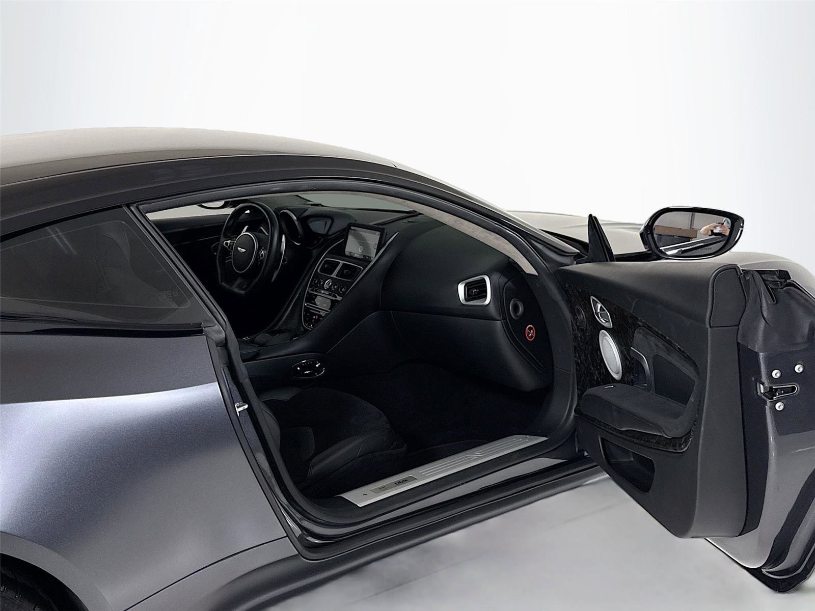 Used 2019 Aston Martin DBS Superleggera RWD image 26
