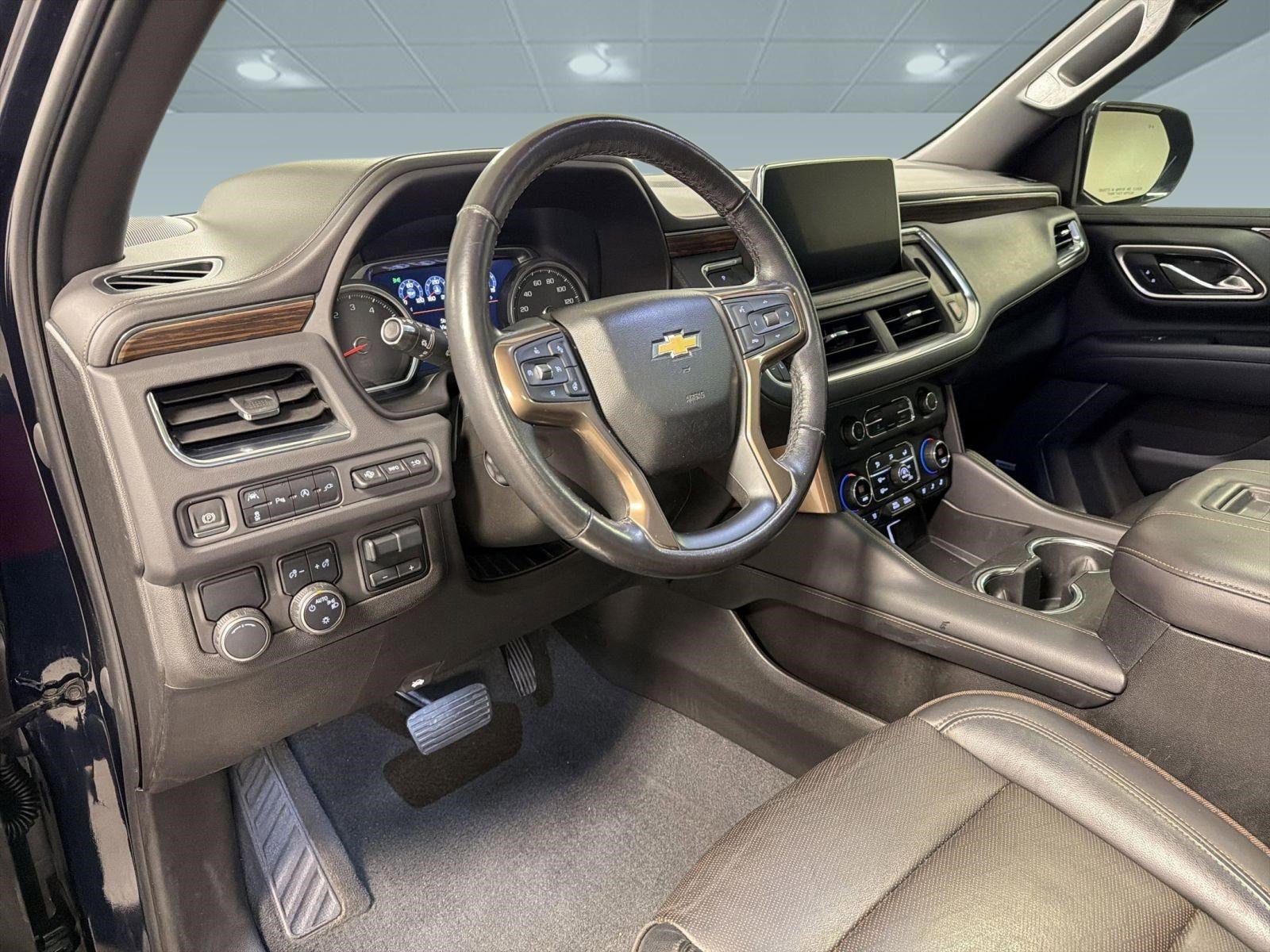 Used 2021 Chevrolet Tahoe High Country w/ Premium Package RWD image 3