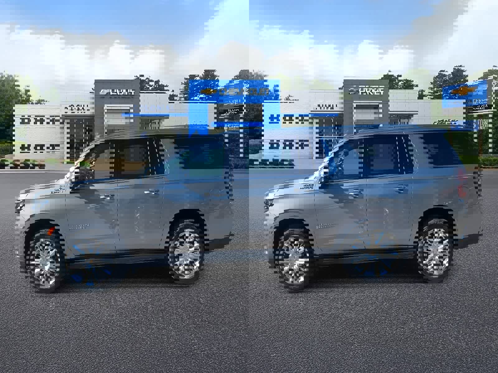 Used 2023 Chevrolet Suburban High Country w/ Premium Package 2 image 6