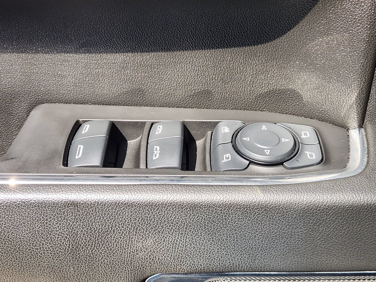 Used 2025 GMC Sierra 1500 SLT RWD image 29
