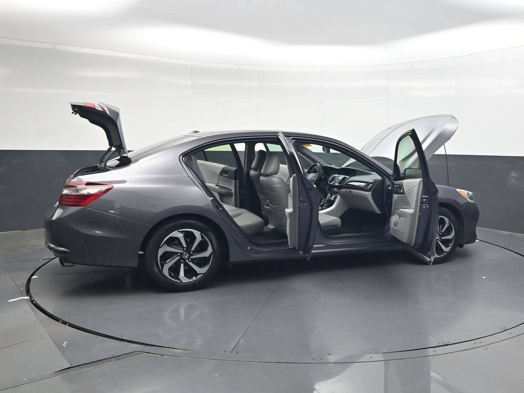 Used 2017 Honda Accord EX image 38