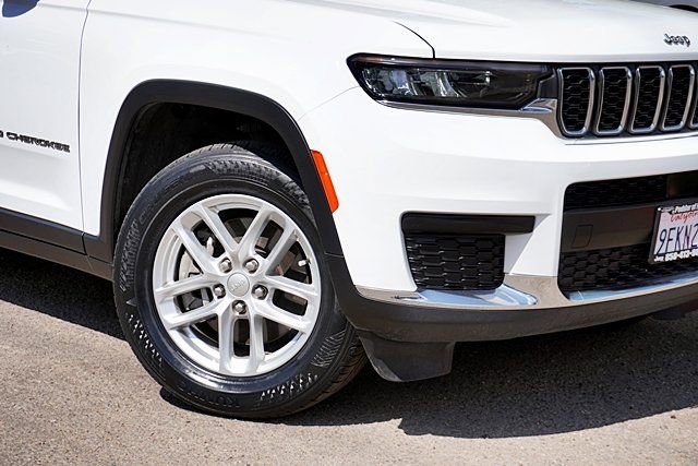Certified 2023 Jeep Grand Cherokee L Laredo RWD image 4