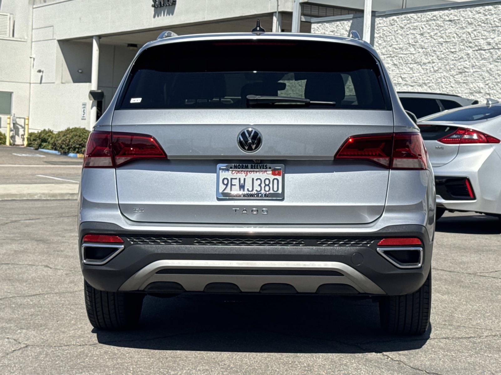 Certified 2023 Volkswagen Taos SE w/ Black Wheel Package FWD image 4