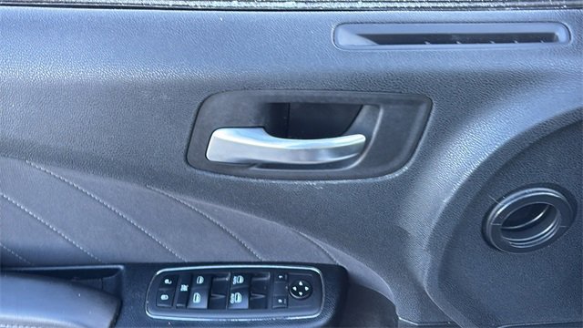 Used 2019 Dodge Charger SXT w/ Blacktop Package image 10