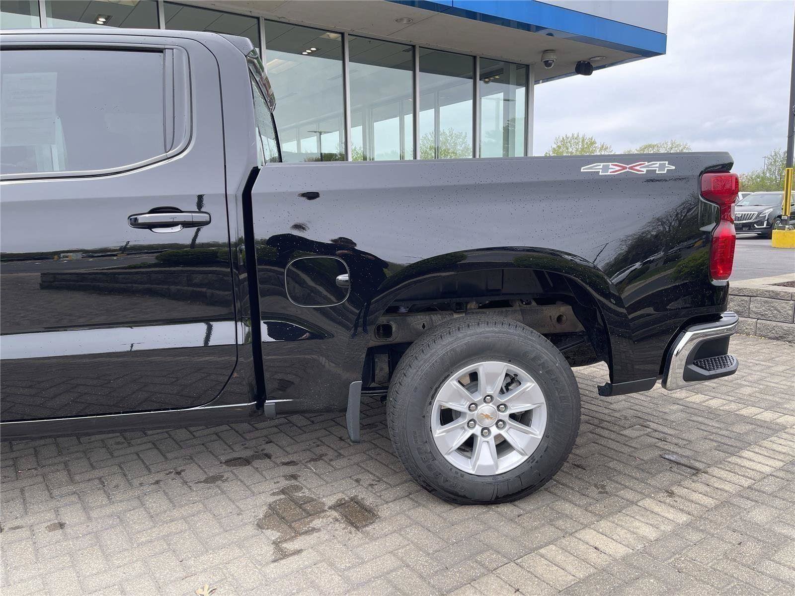 Used 2025 Chevrolet Silverado 1500 LT AWD/4WD image 10