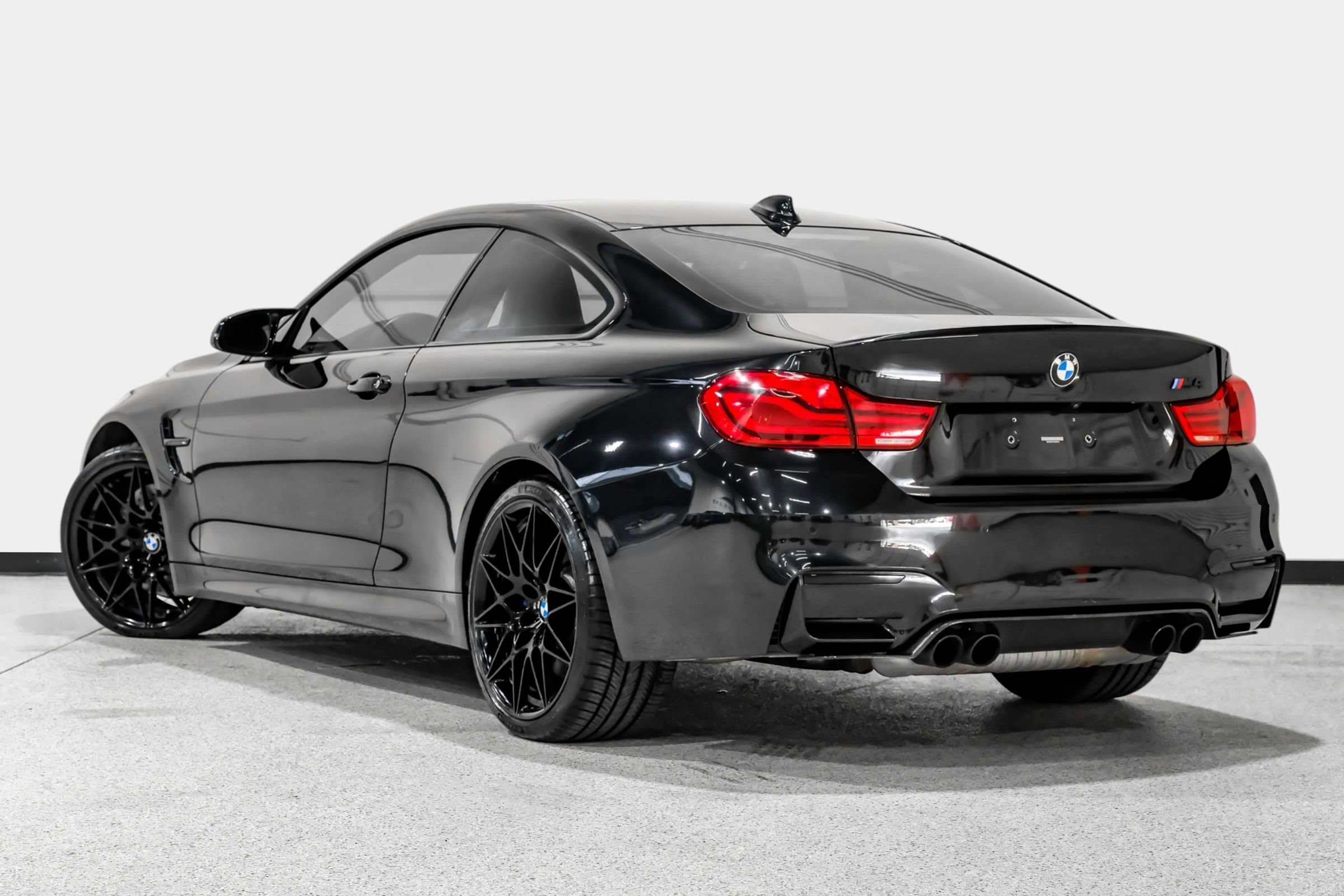 Used 2019 BMW M4 Coupe w/ Competition Package RWD image 8