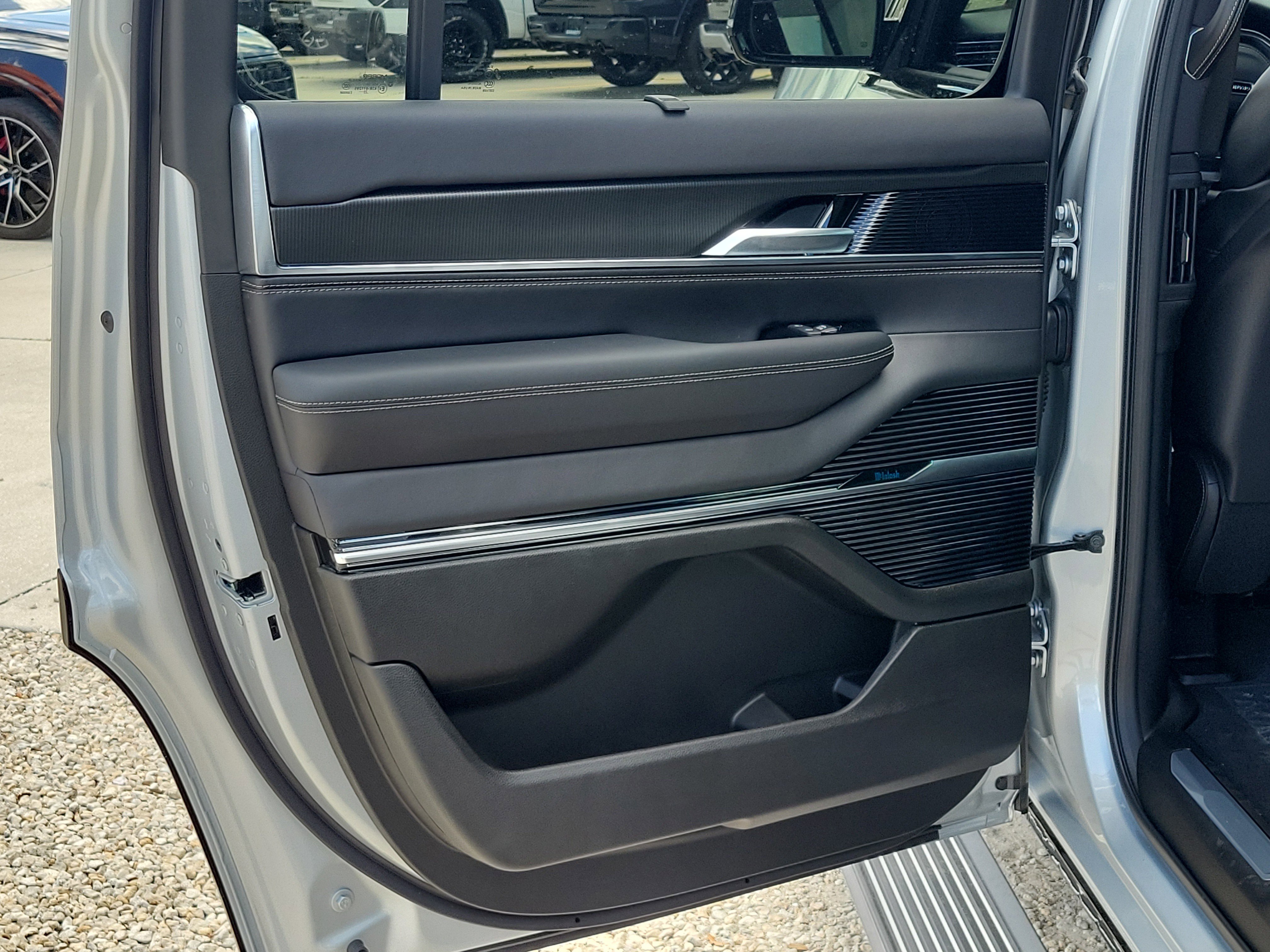 New 2026 Jeep Grand Wagoneer Summit image 11