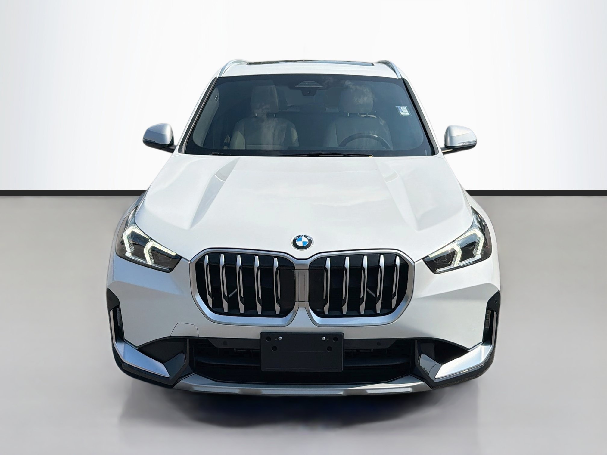 Used 2024 BMW X1 xDrive28i AWD/4WD image 2