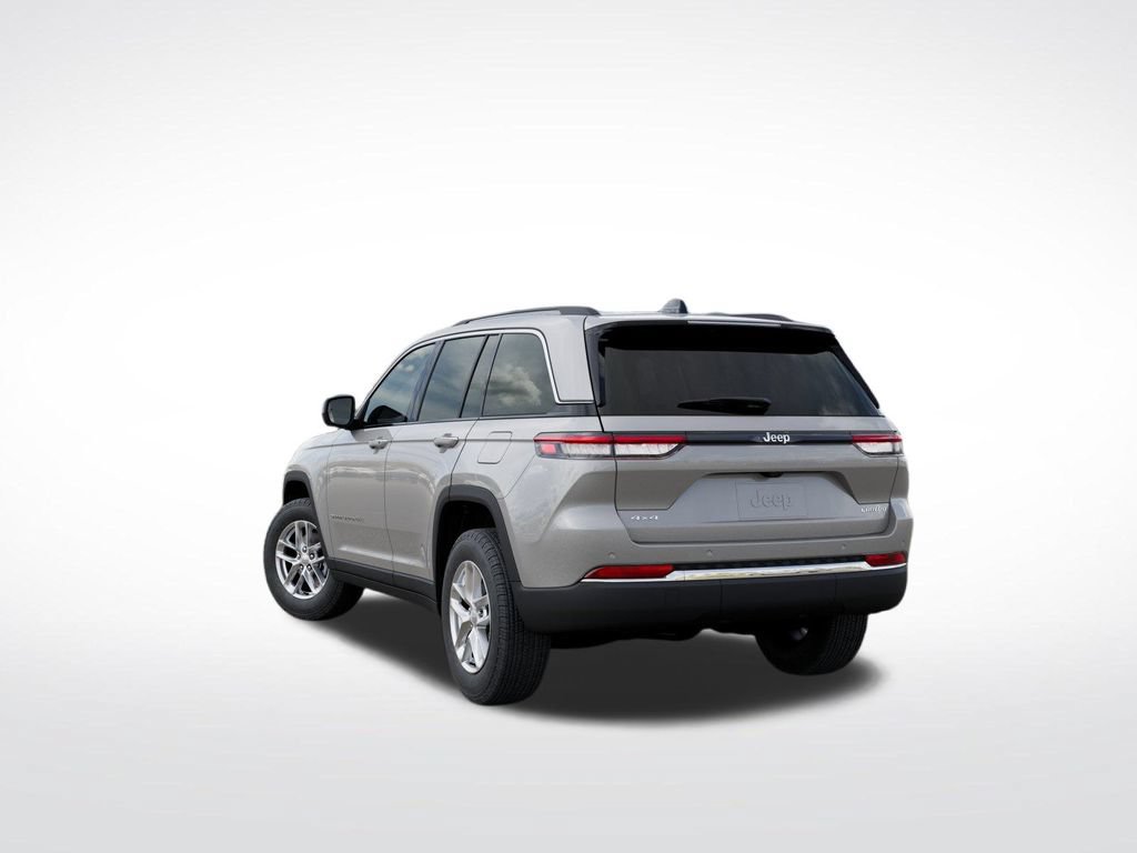 Used 2025 Jeep Grand Cherokee Laredo X w/ Luxury Tech Group I AWD/4WD image 3