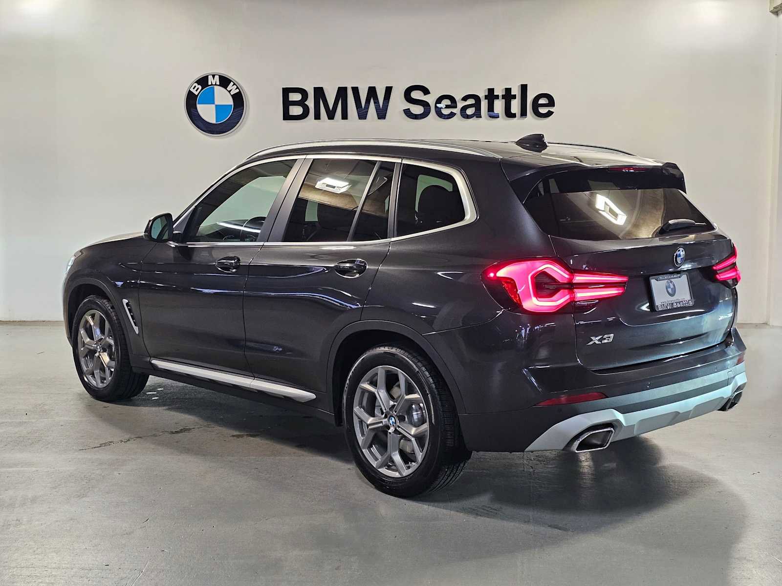 Used 2023 BMW X3 xDrive30i w/ Convenience Package image 4