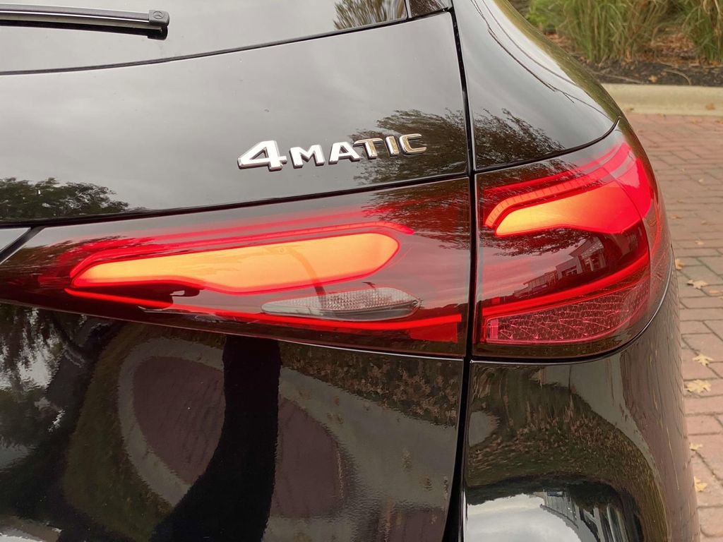 Certified 2025 Mercedes-Benz GLC 300 4MATIC image 9