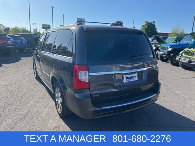 Used 2015 Chrysler Town & Country Touring FWD image 4