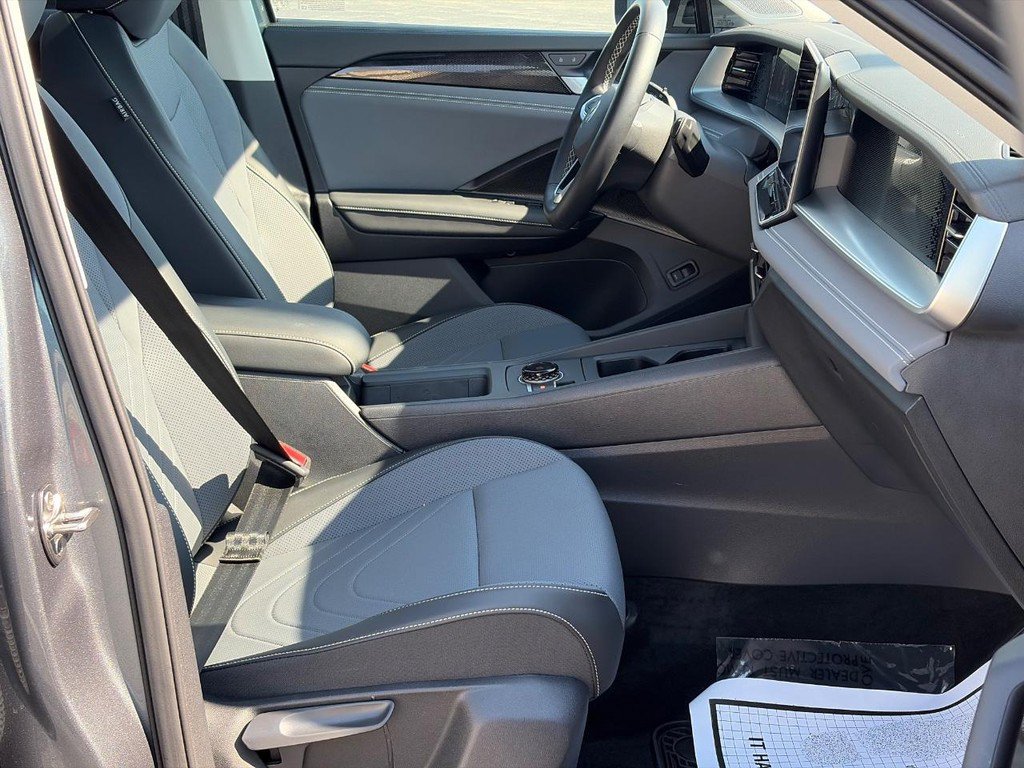 Used 2026 Volkswagen Tiguan SE w/ Panoramic Sunroof Package AWD/4WD image 18