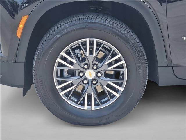 Used 2026 Chevrolet Traverse LT w/ Driver Confidence Package image 23