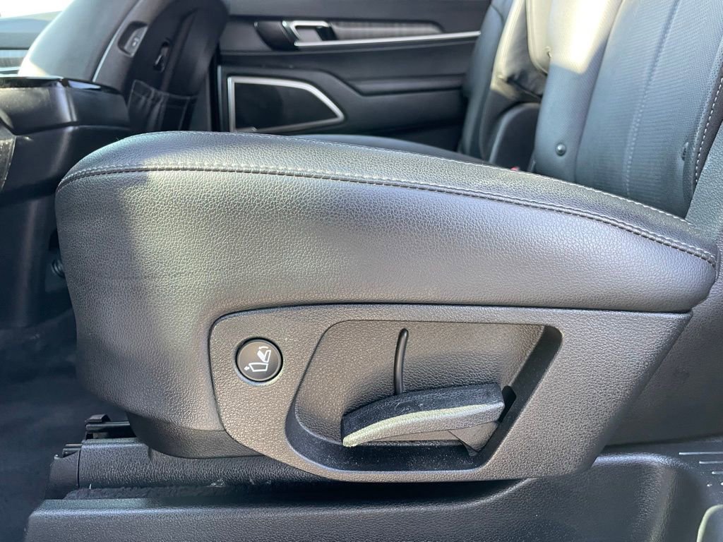Used 2023 Kia Telluride EX w/ EX Captain's Chair Package image 40
