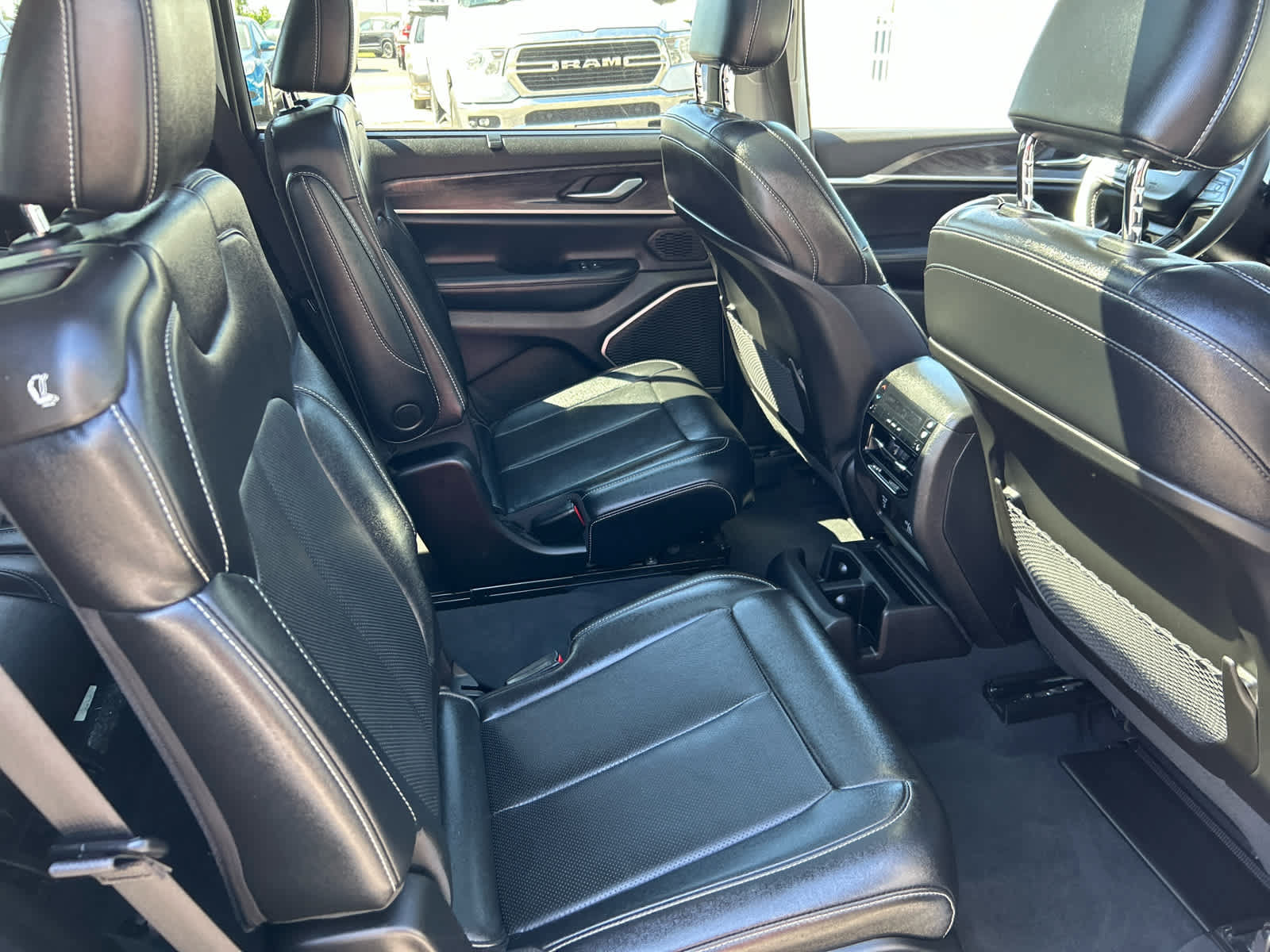 Used 2023 Jeep Grand Cherokee L Limited w/ Luxury Tech Group II AWD/4WD image 30