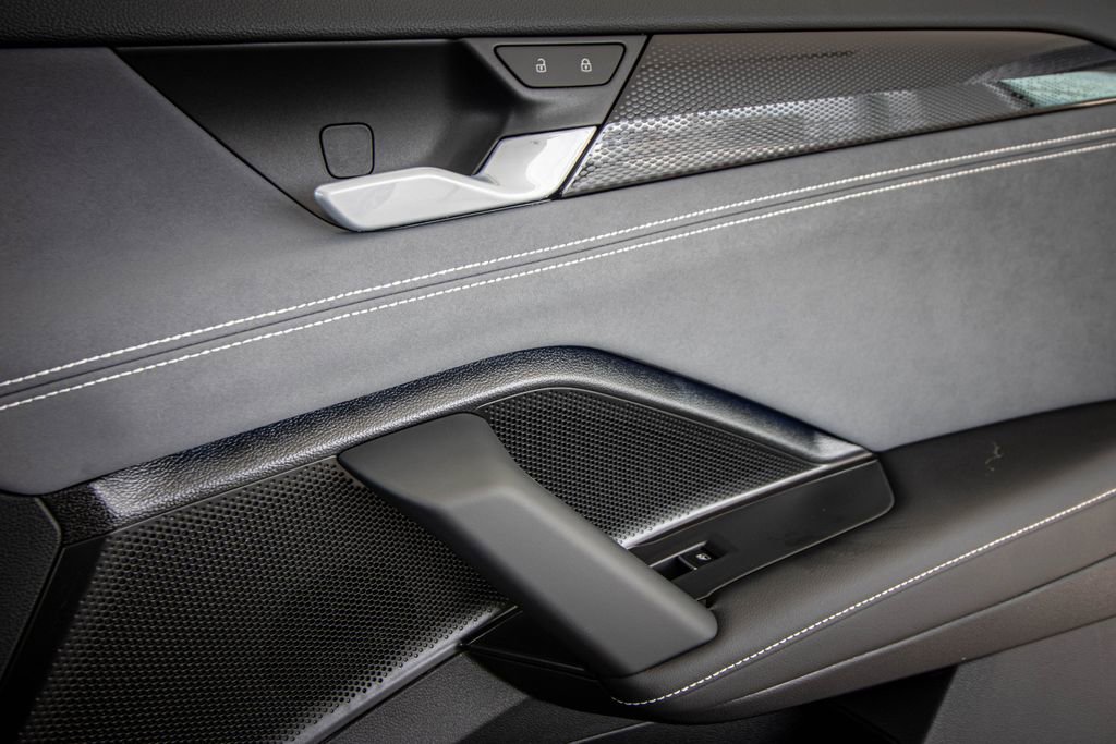 New 2026 Volkswagen Tiguan SE FWD image 21