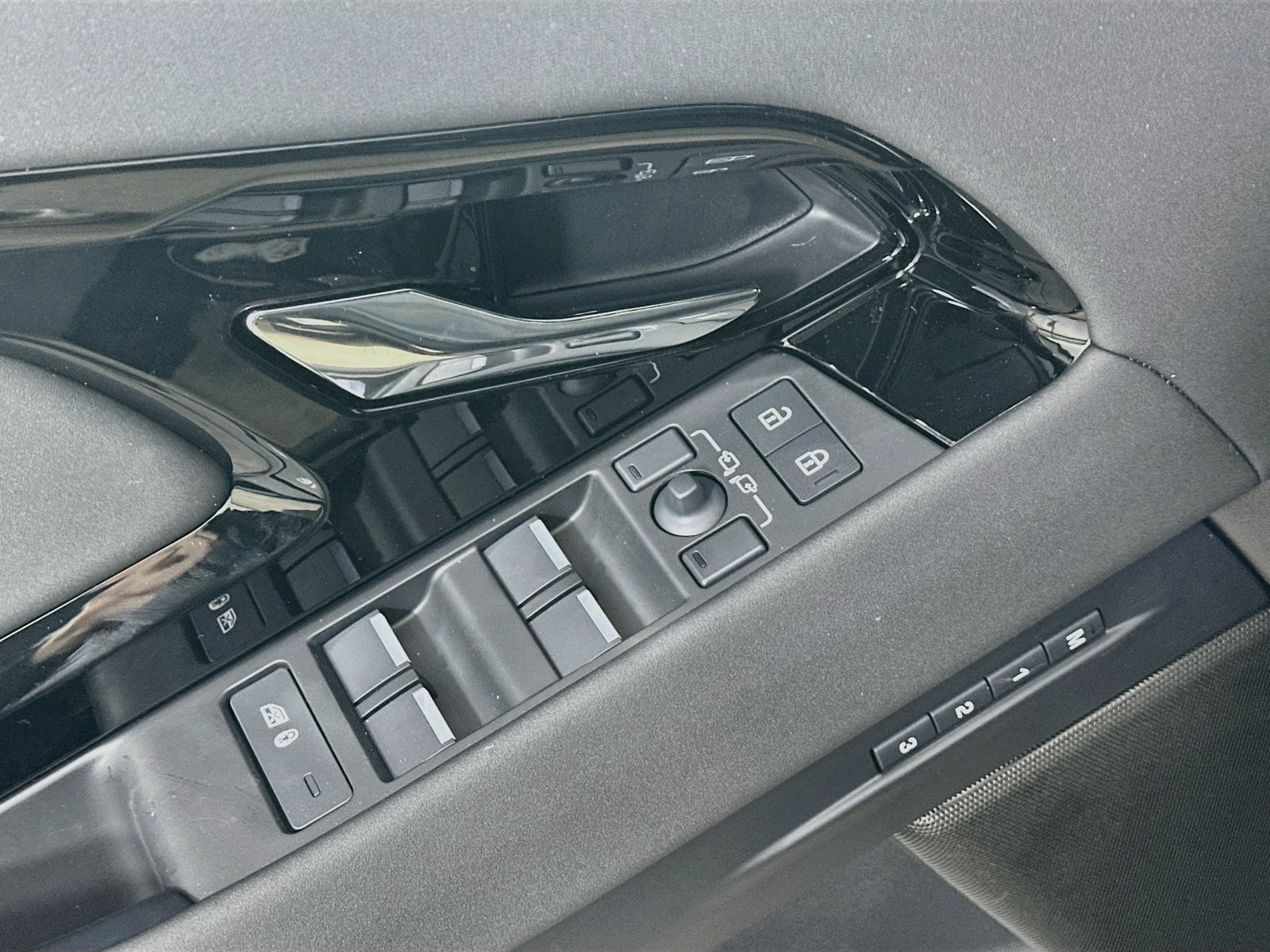 New 2026 Land Rover Range Rover Evoque S AWD/4WD image 17