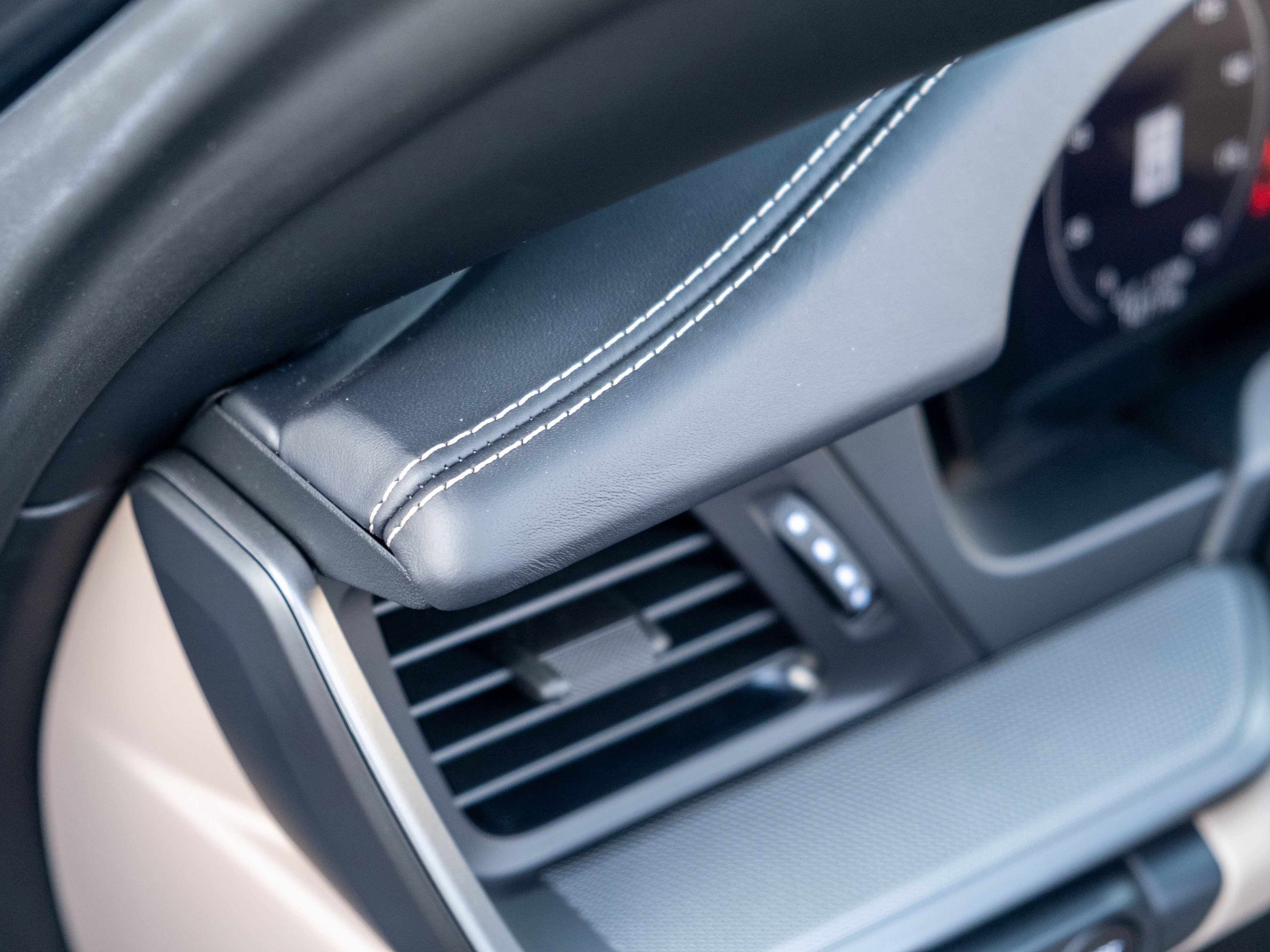 Certified 2025 Porsche 911 Carrera image 18