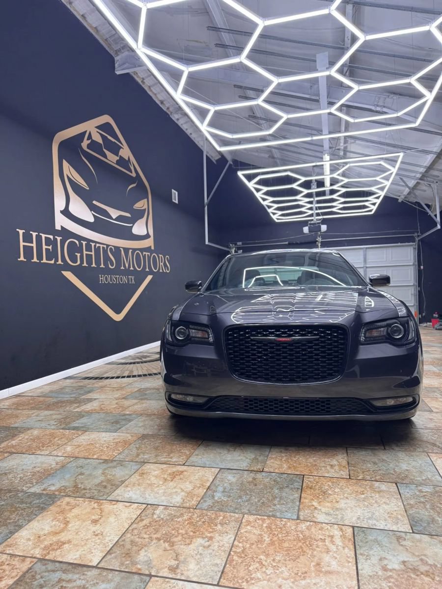 Used 2023 Chrysler 300 S RWD image 3