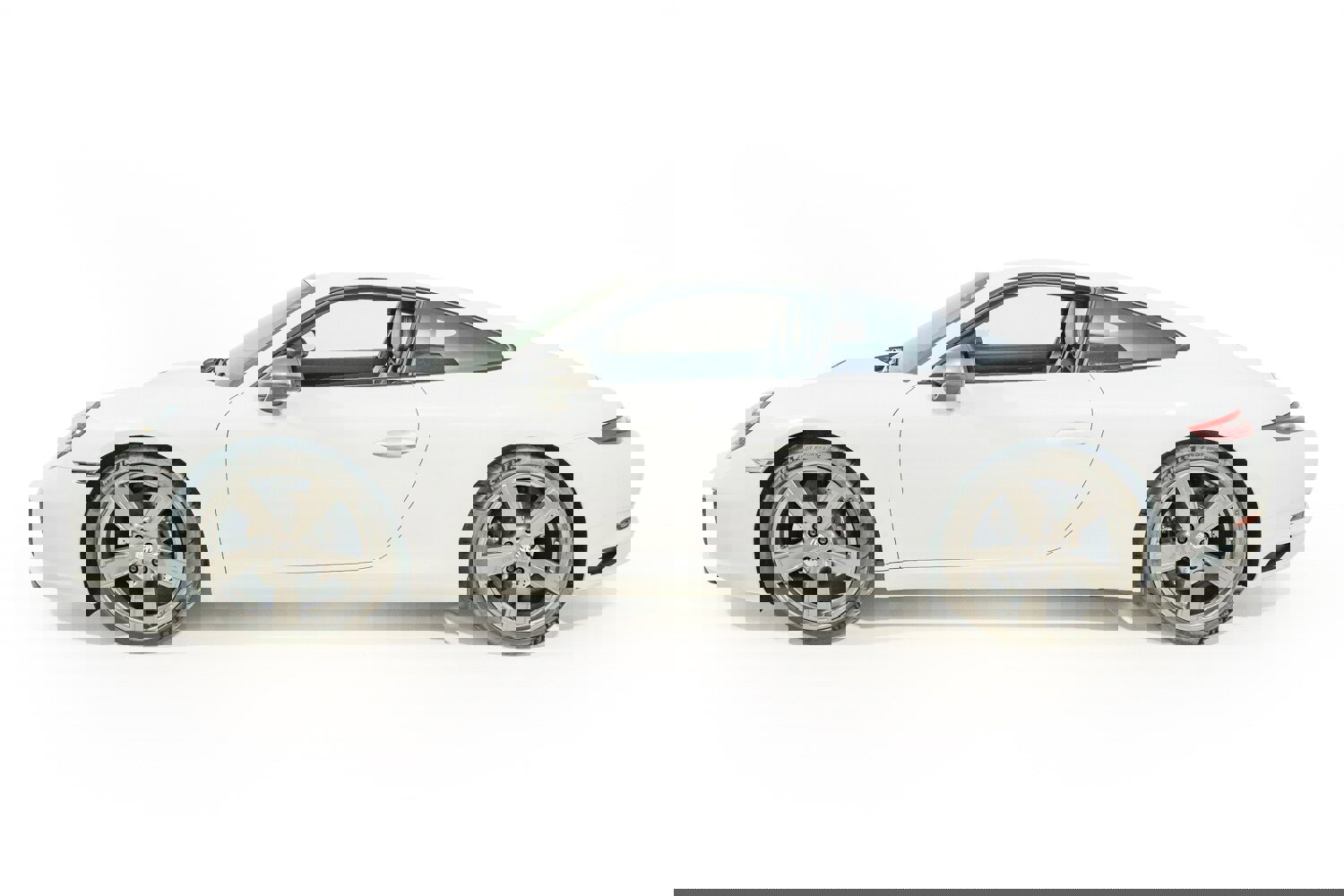 Used 2018 Porsche 911 Carrera T w/ Carrera T Interior Package image 3