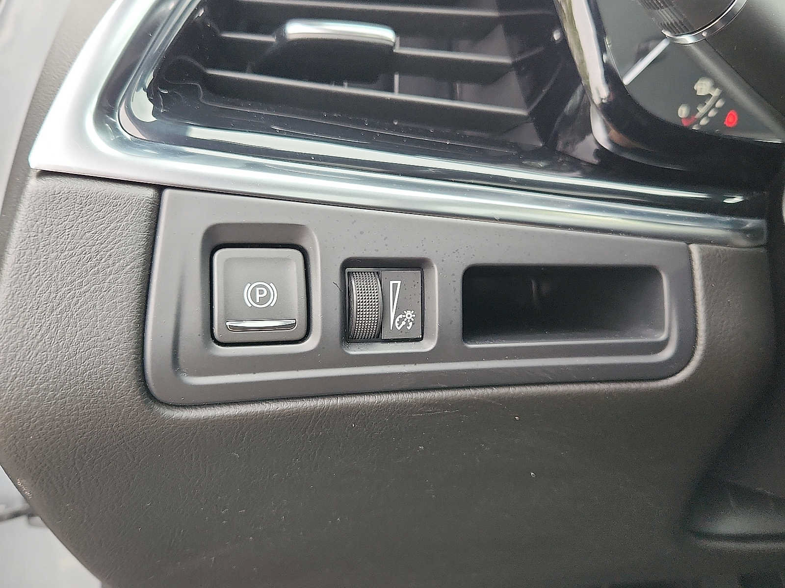 Used 2024 Cadillac XT6 Luxury w/ LPO, Floor Liner Package AWD/4WD image 22